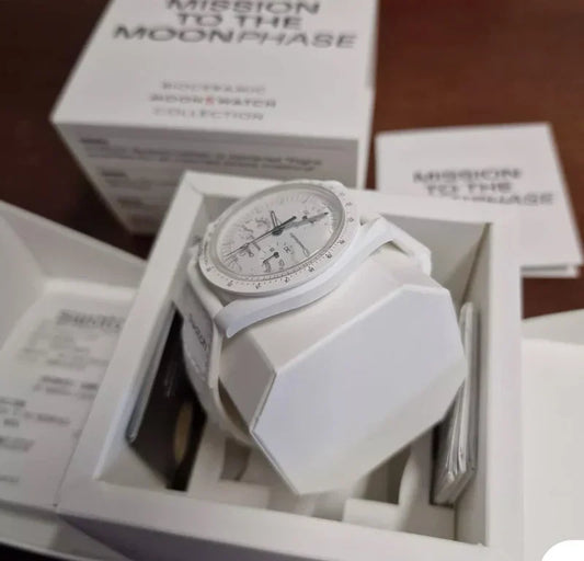 OMEGA X SWATCH MOONSWATCH MISSION TO THE MOONPHASE SNOOPY WHITE